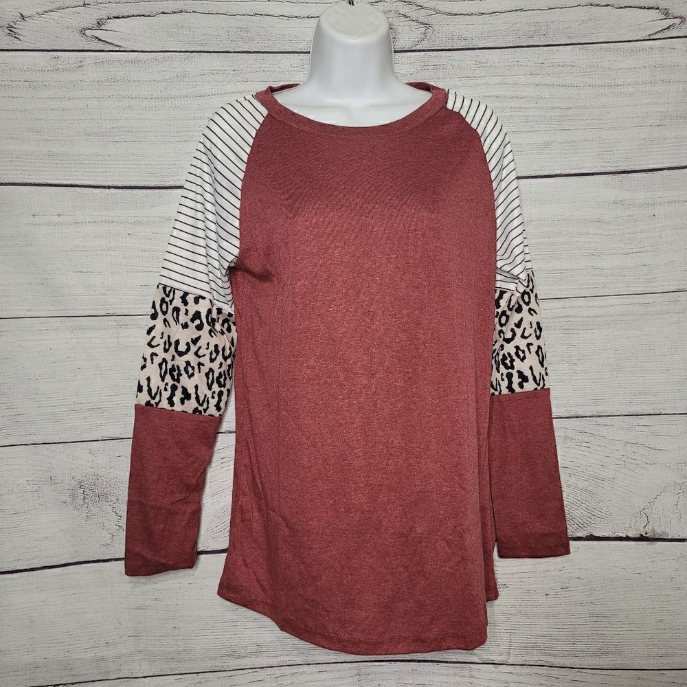 ‎Women's Relaxed Fit Stripe Animal Print Top